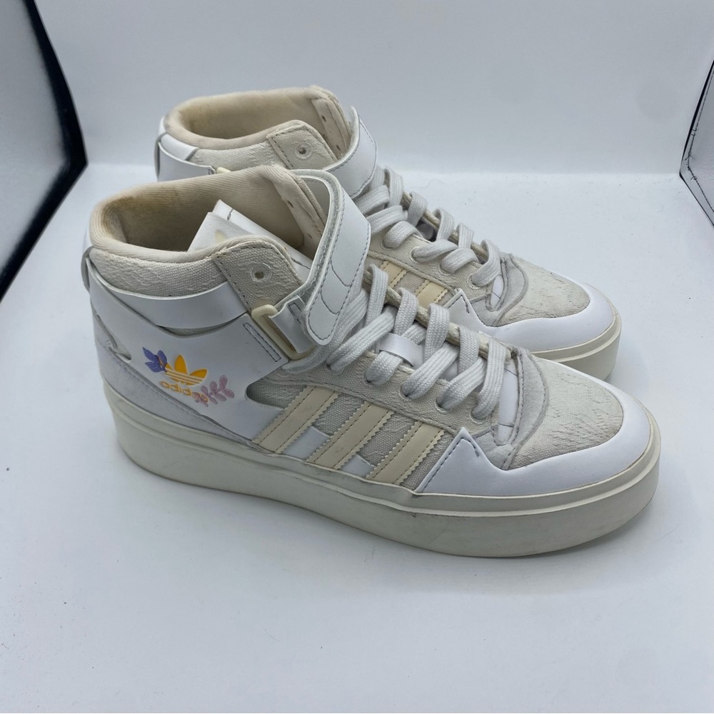 Adidas Women's White and Tan leather High-Top Sneakers size 9 flowers embossed